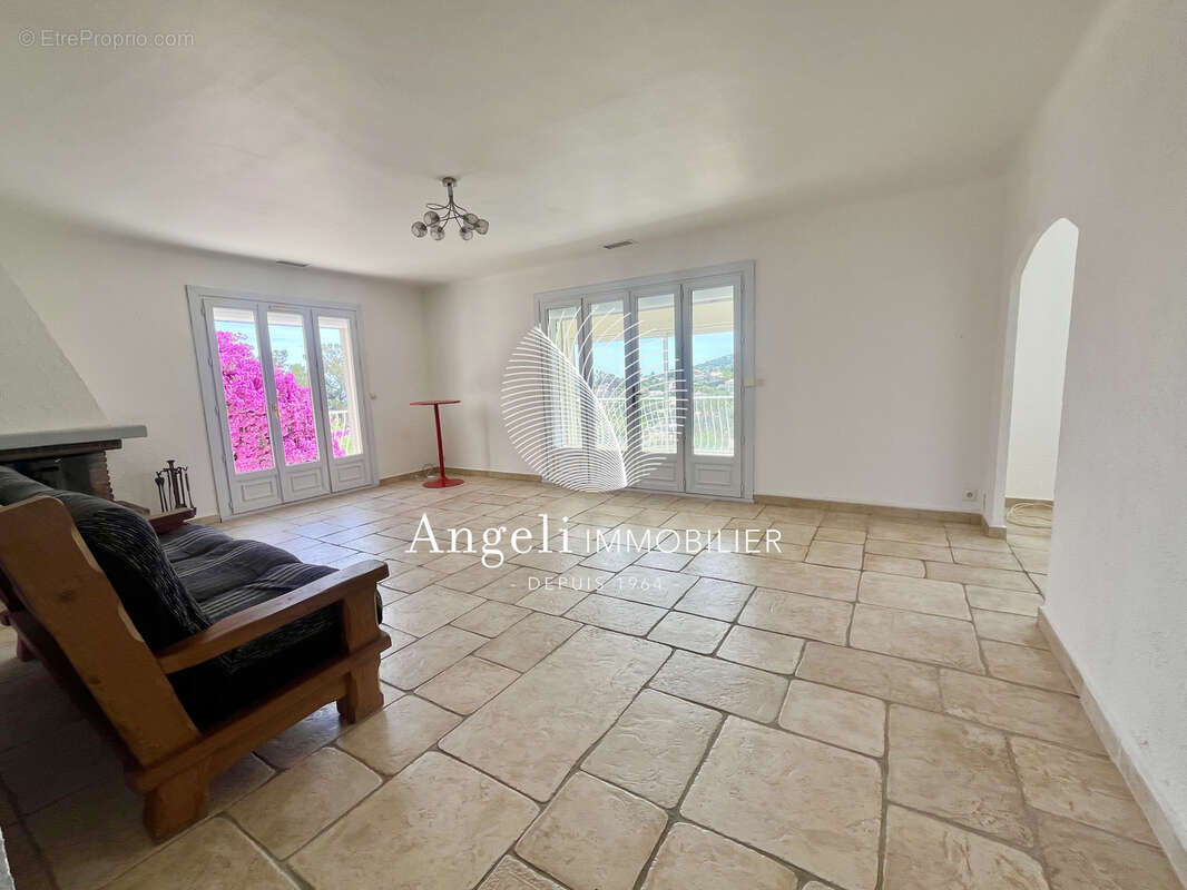 Saint aygulf : villa au calme - photo 7