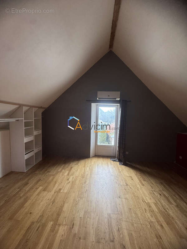 Maison à MECRINGES
