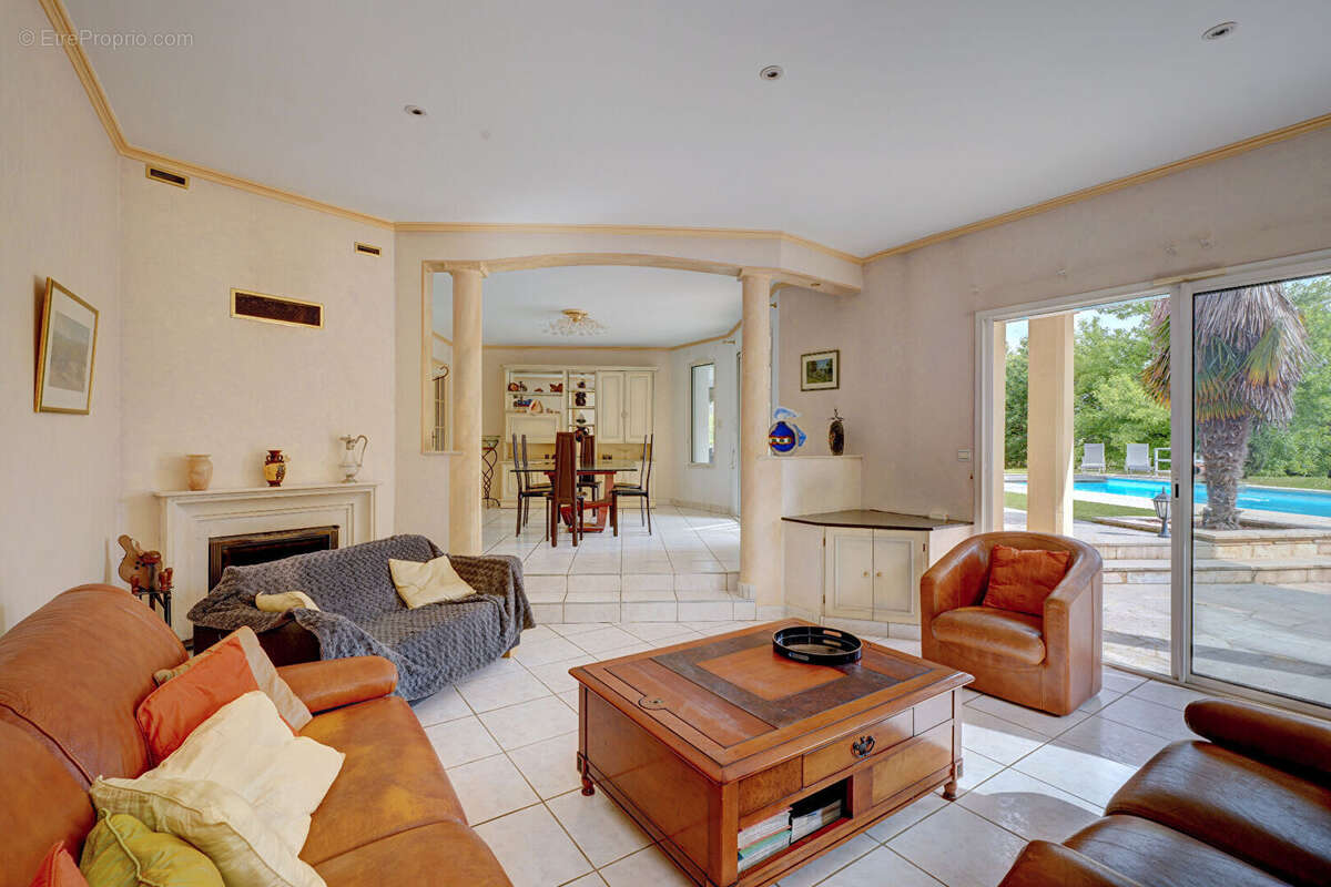 Maison à FONTAINES-SAINT-MARTIN