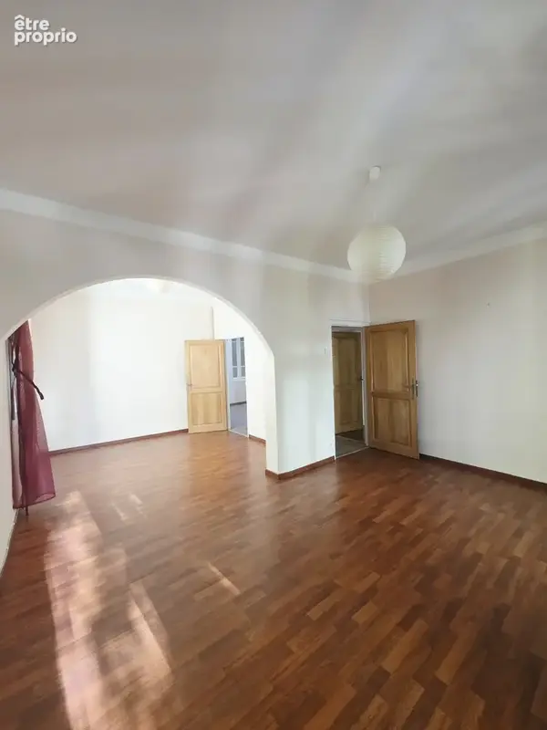 Appartement T4 traversant de 94 m2 avec double garage, balcon et cave - photo 6