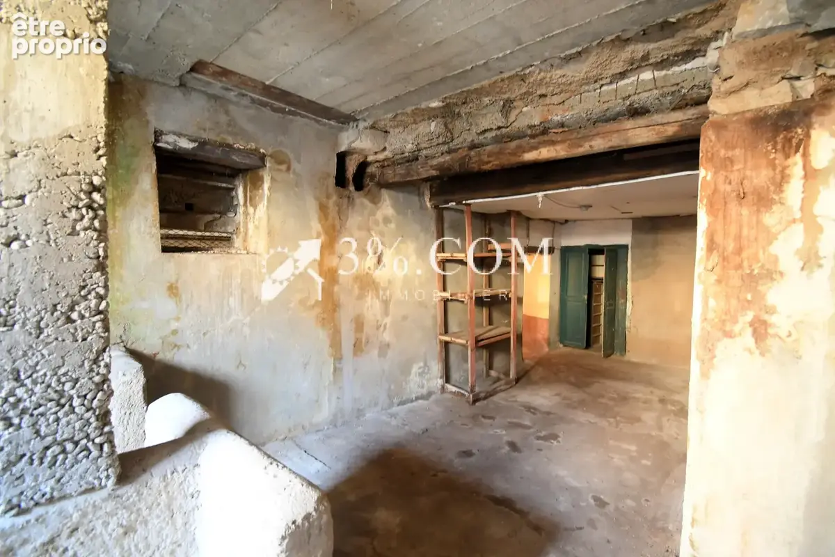 Maison de village avec 3 chambres, jardin de 530 m2, garage et dépendances - photo 17