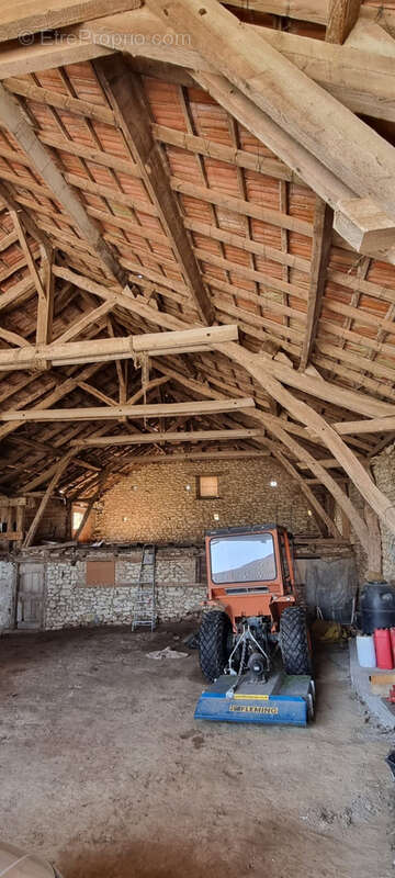Maison à CASTELNAU-MONTRATIER