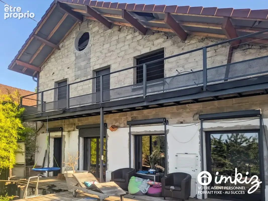 Maison familiale avec piscine et vue d’exception - photo 12