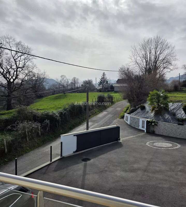 Appartement à POUEYFERRE