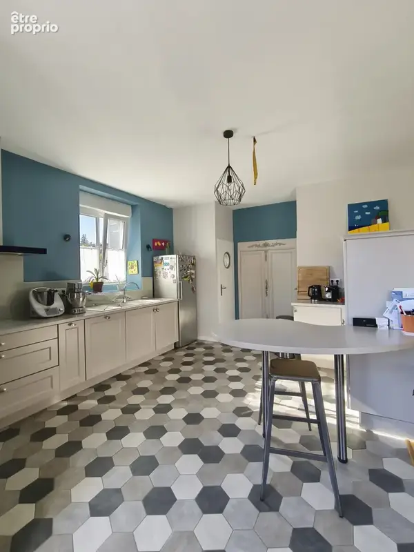 Maison de plain pieds à vendre - centre ville de Surgères - photo 3