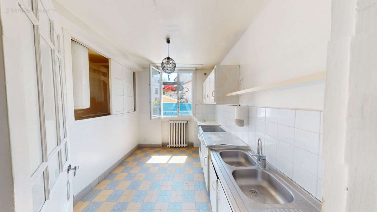 Appartement à LES LILAS