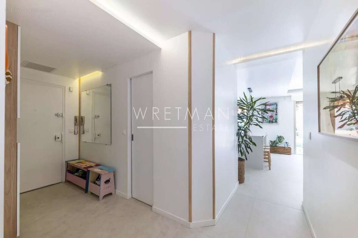Appartement à SAINT-LAURENT-DU-VAR