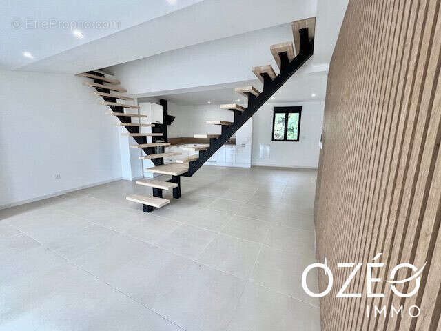 Maison à PEZILLA-LA-RIVIERE