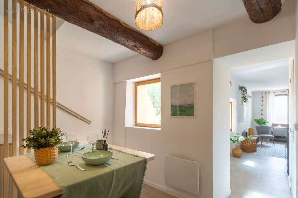 Maison à LA ROQUE-D'ANTHERON