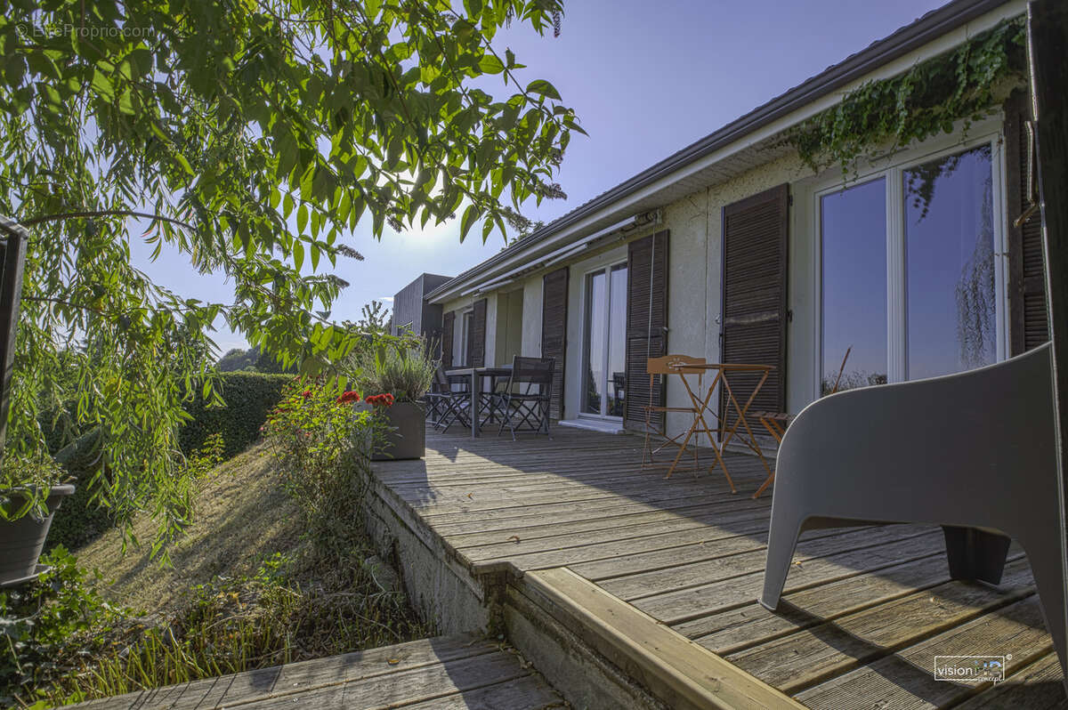Naucelles   maison 4 chambres, terrasse et terrain arboré de 3 213 m2 - photo 12