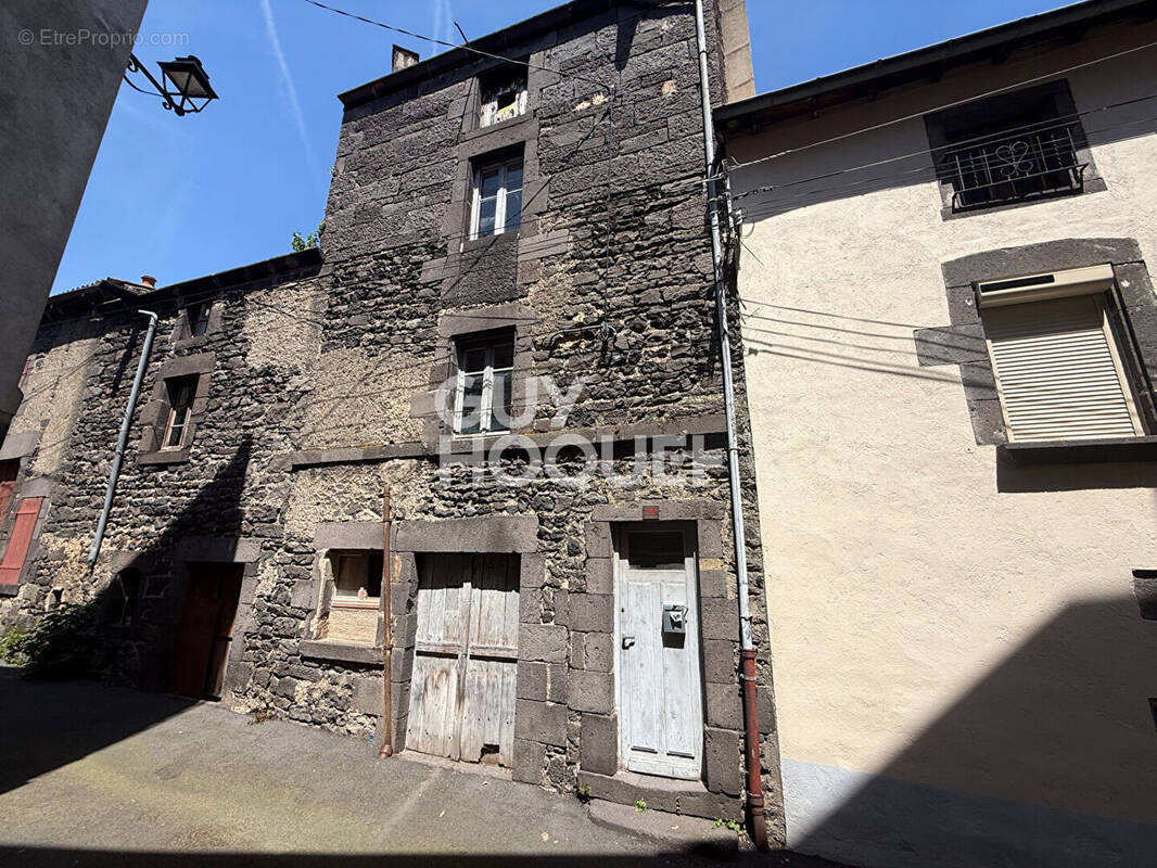Maison à VOLVIC