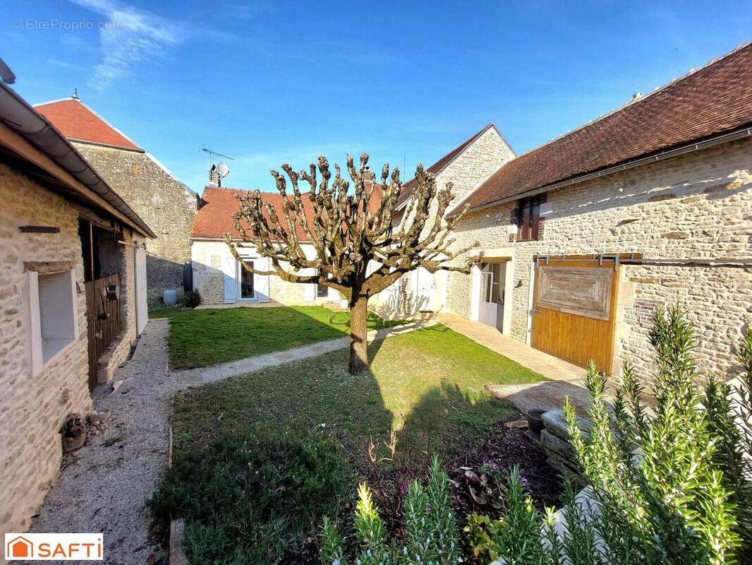 Photo 3 - Maison à COUSSEGREY