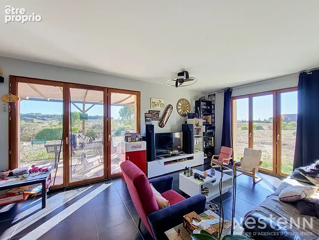A Vendre Maison contemporaine de plain-pied, double garage, Carport et terrain de 1 731 m². - photo 8