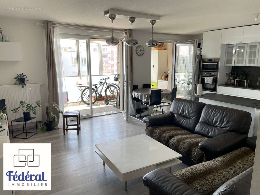 BISCHHEIM Spacieux F4 100m2 terrasse, parking, garage, parc privé, proche commodités. - photo 2