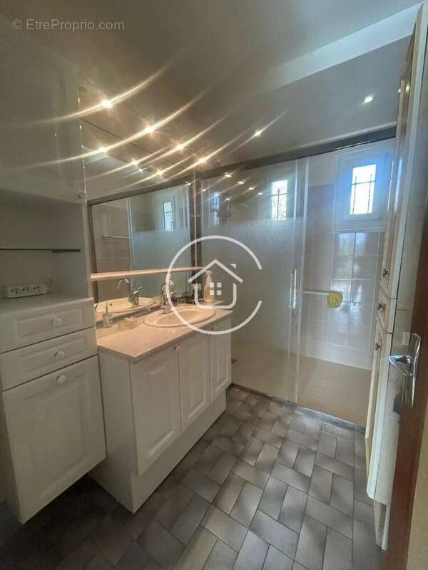 Maison à LA CHAUSSEE-SAINT-VICTOR