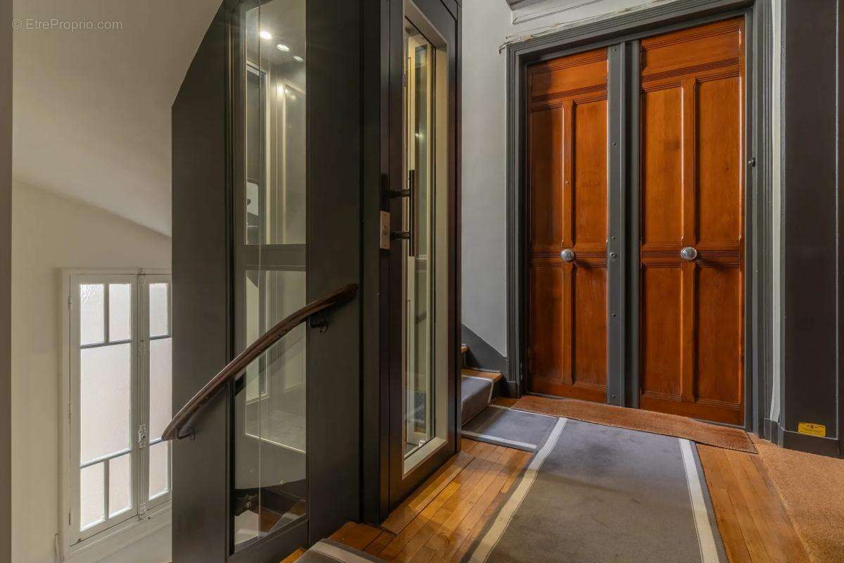 Appartement à COURBEVOIE