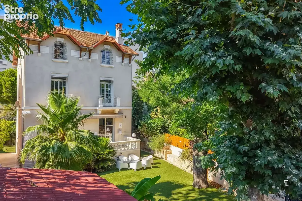 L’INSOUPÇONNÉE - Maison T7 de 325m2 - Jardin - 13008  Carré d'or - photo 4