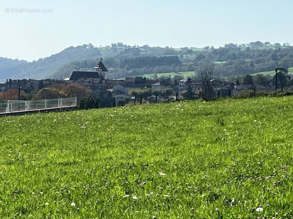 Terrain à SAINT-ETIENNE-DE-MAURS