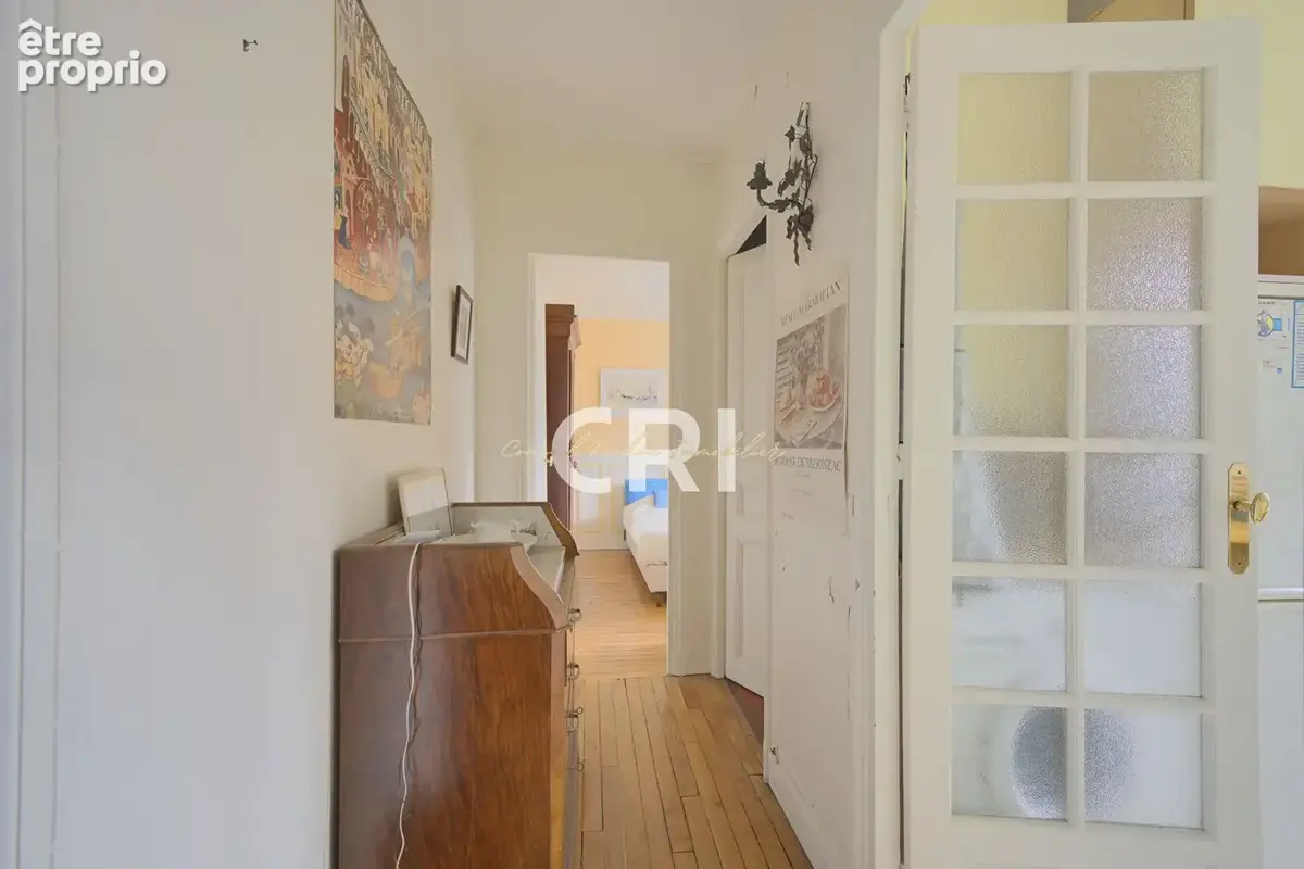 Appartement traversant avec ascenseur métro CONVENTION - photo 3