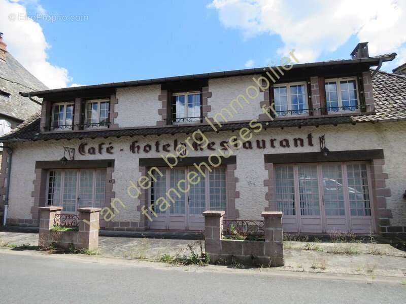 Maison de Ville 2500 hbts ou Local d' activité d'un ancien Hotel dans le bourg de Varetz proche de Brive.et lA20 - photo 4