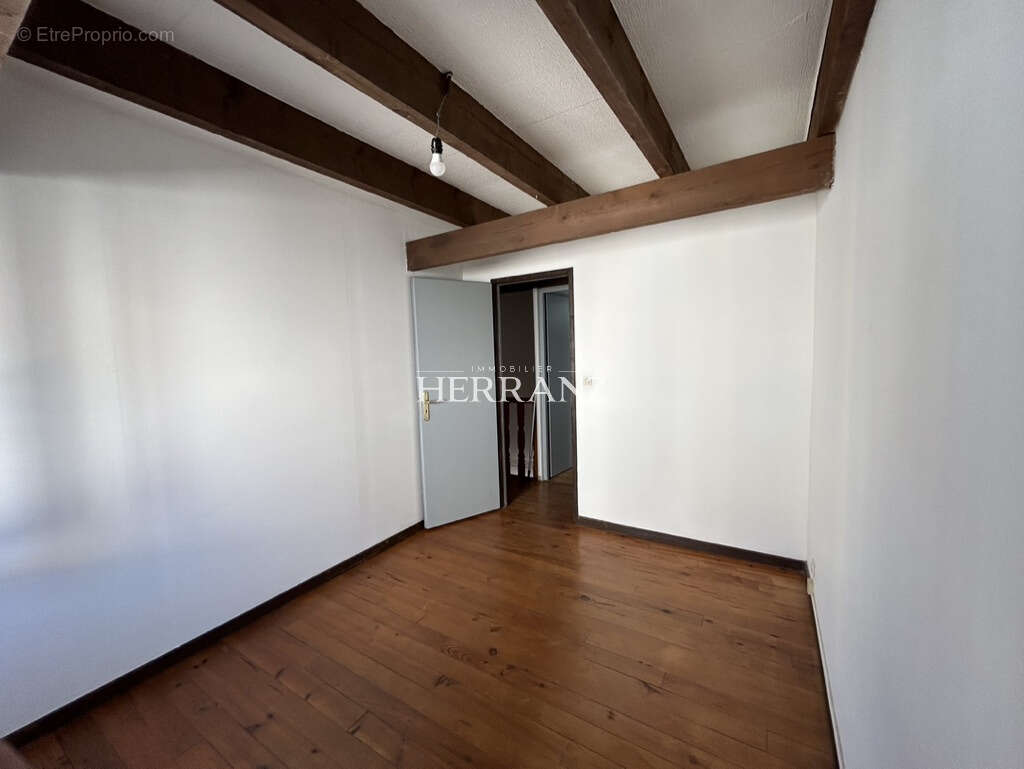 Maison à COUTRAS