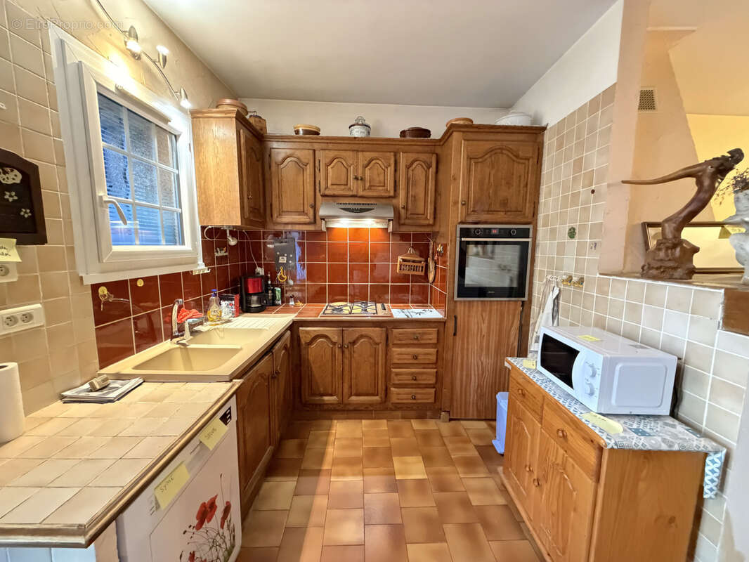 A vendre maison t4 centre ville avec jardin et garage - 83470 saint maximin la sainte baume - photo 2