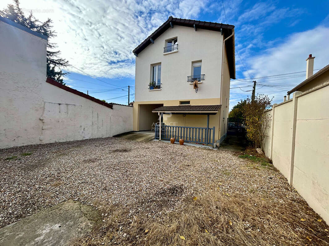 Maison à CARRIERES-SOUS-POISSY