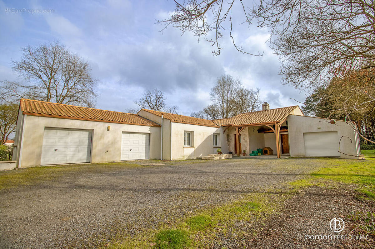 Maison à CHATEAUNEUF