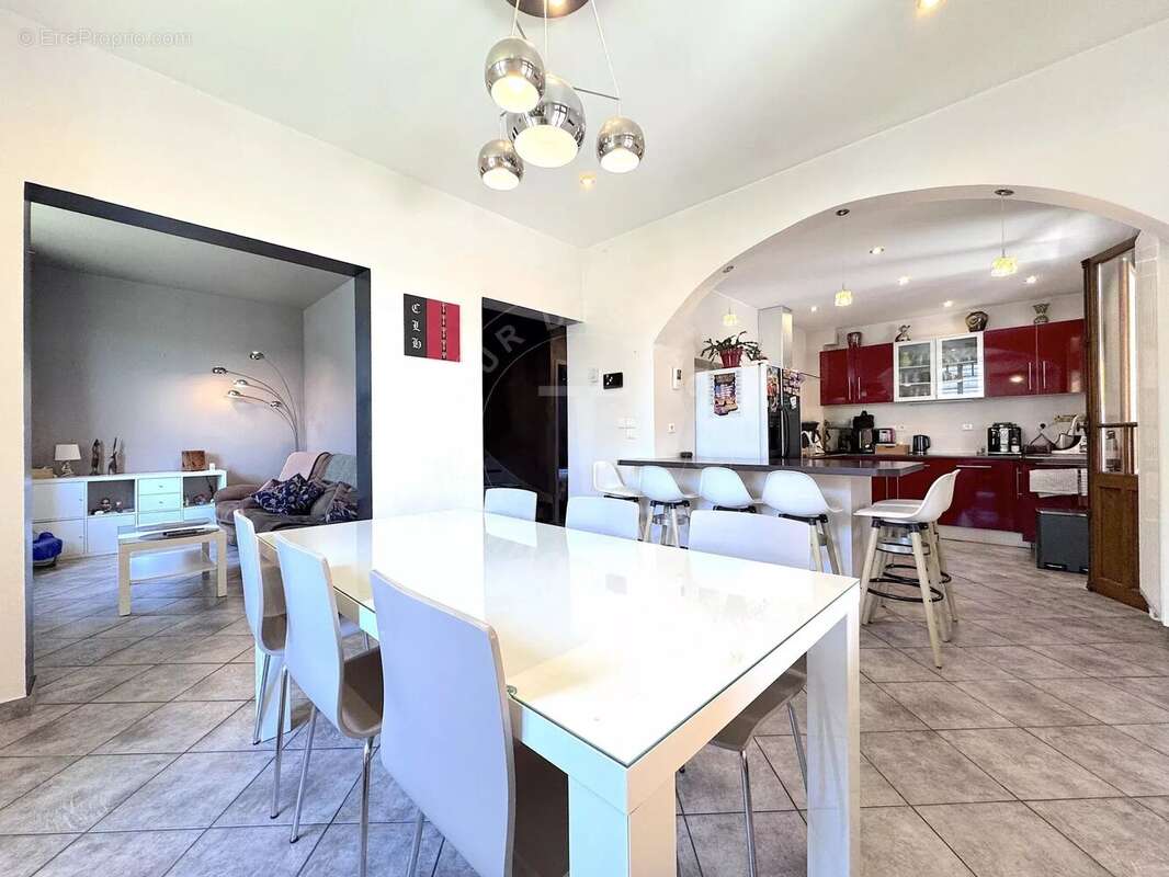 Annecy centre – rare à la vente, maison de ville avec jardin - photo 6