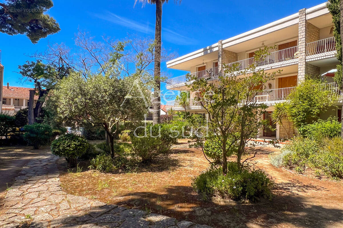Appartement à SAINT-CYR-SUR-MER