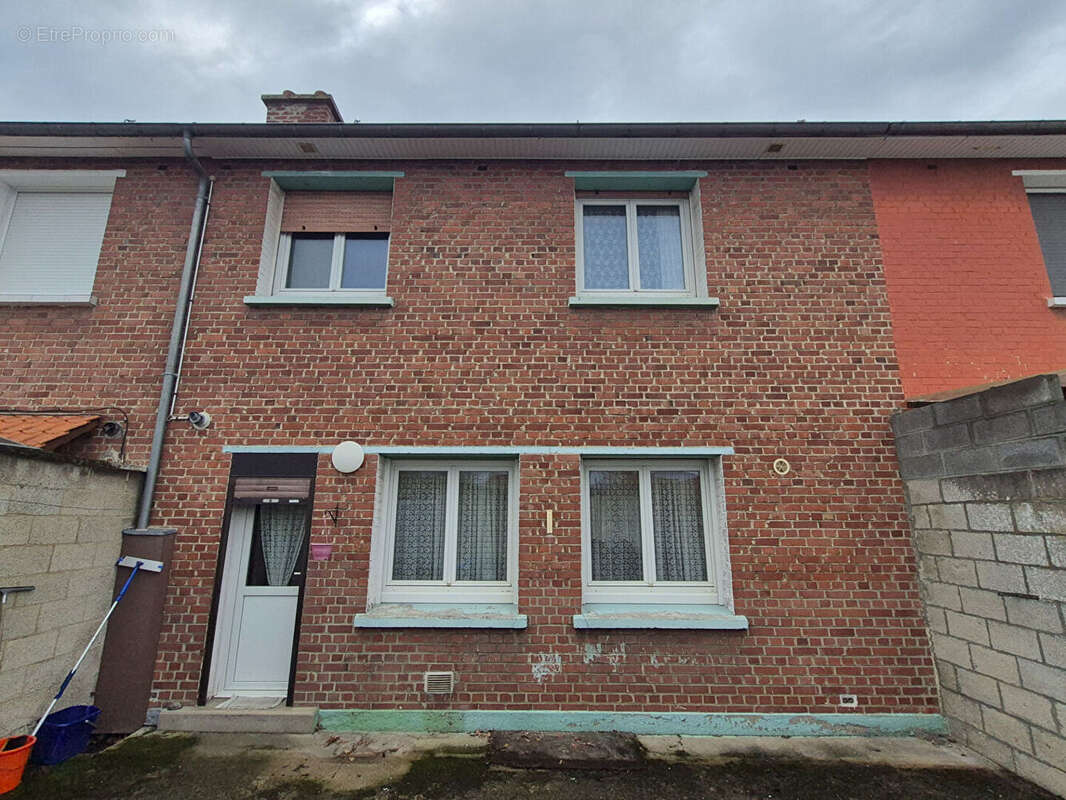 Maison à DOUCHY-LES-MINES