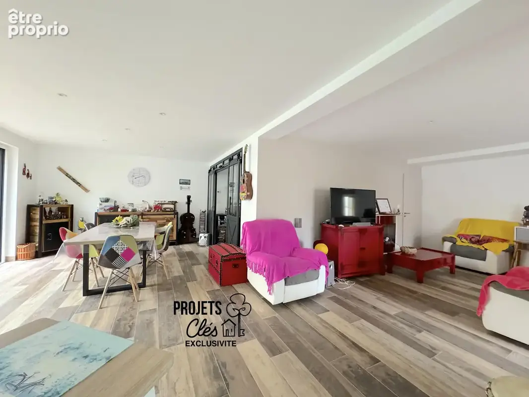 Charmante maison de bourg entièrement rénovée en 2020, d'une superficie de 105 m2 habitables. - photo 2