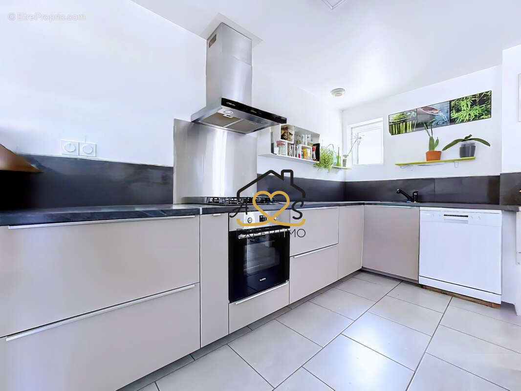 Maison familiale avec annexes - reignat 63160 - photo 13