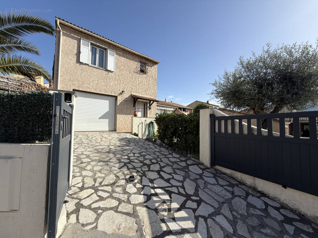 Maison à CARROS
