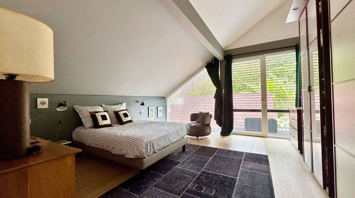 Villa d'architecte de 300 m² avec piscine et jardin de 1100 m², au calme absolu - photo 13