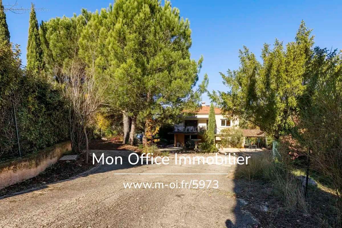 Maison à SIMIANE-COLLONGUE