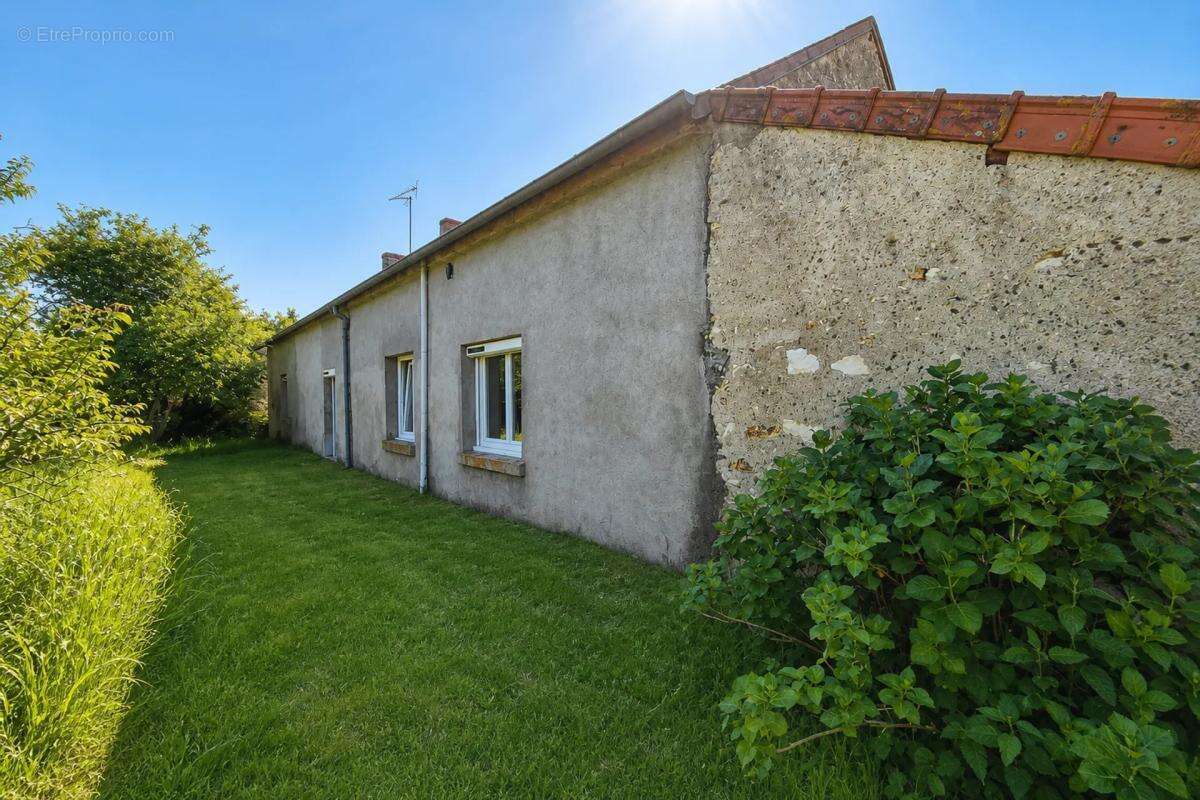 Maison à PRUNIERS