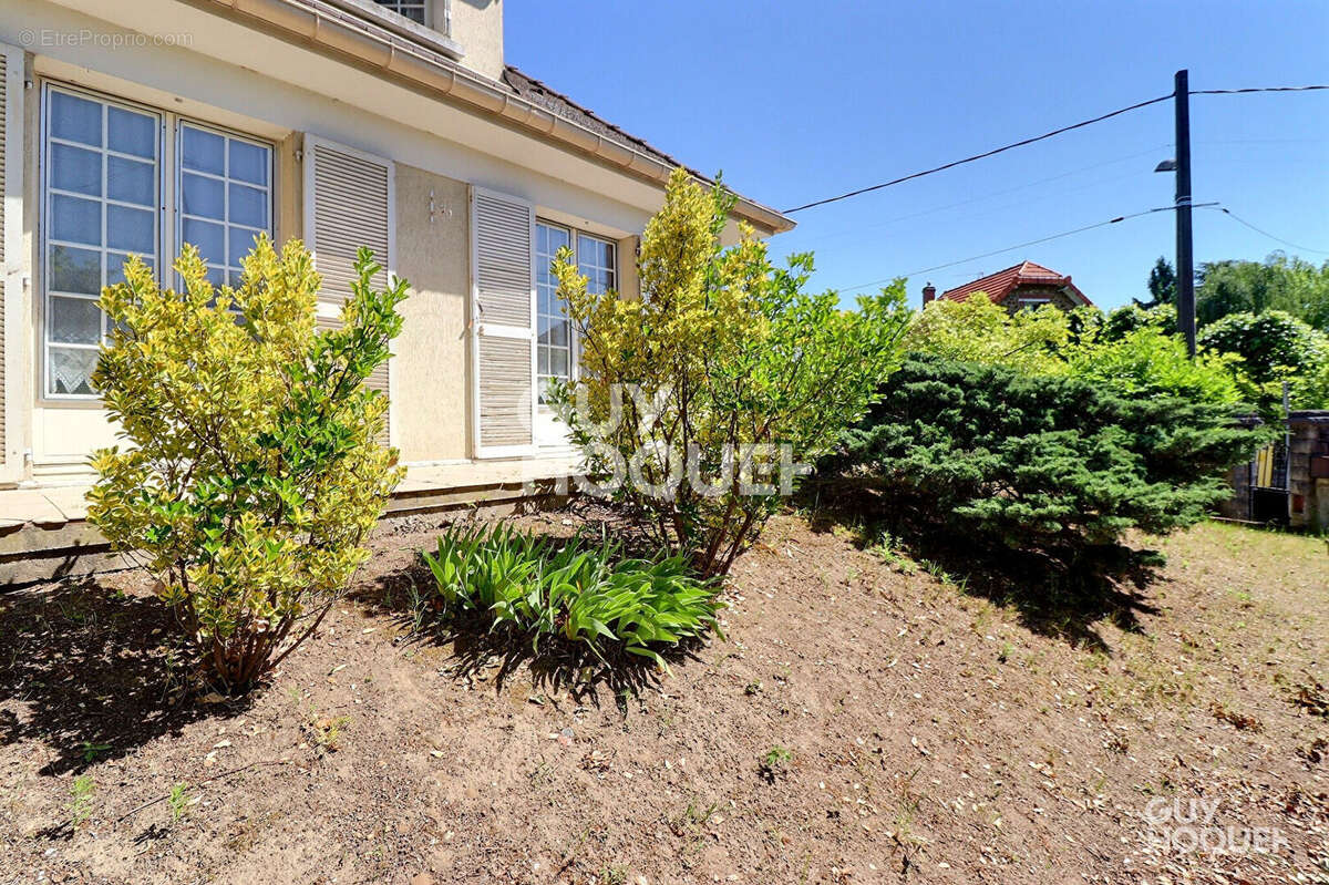 Maison à SAINTE-GENEVIEVE-DES-BOIS