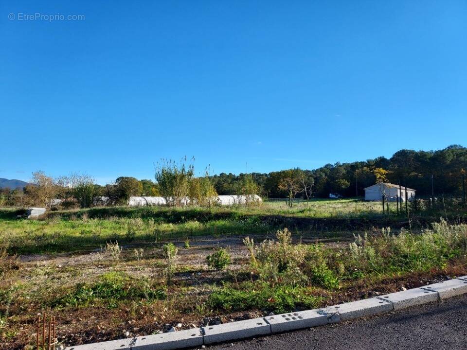 Terrain à CARNOULES