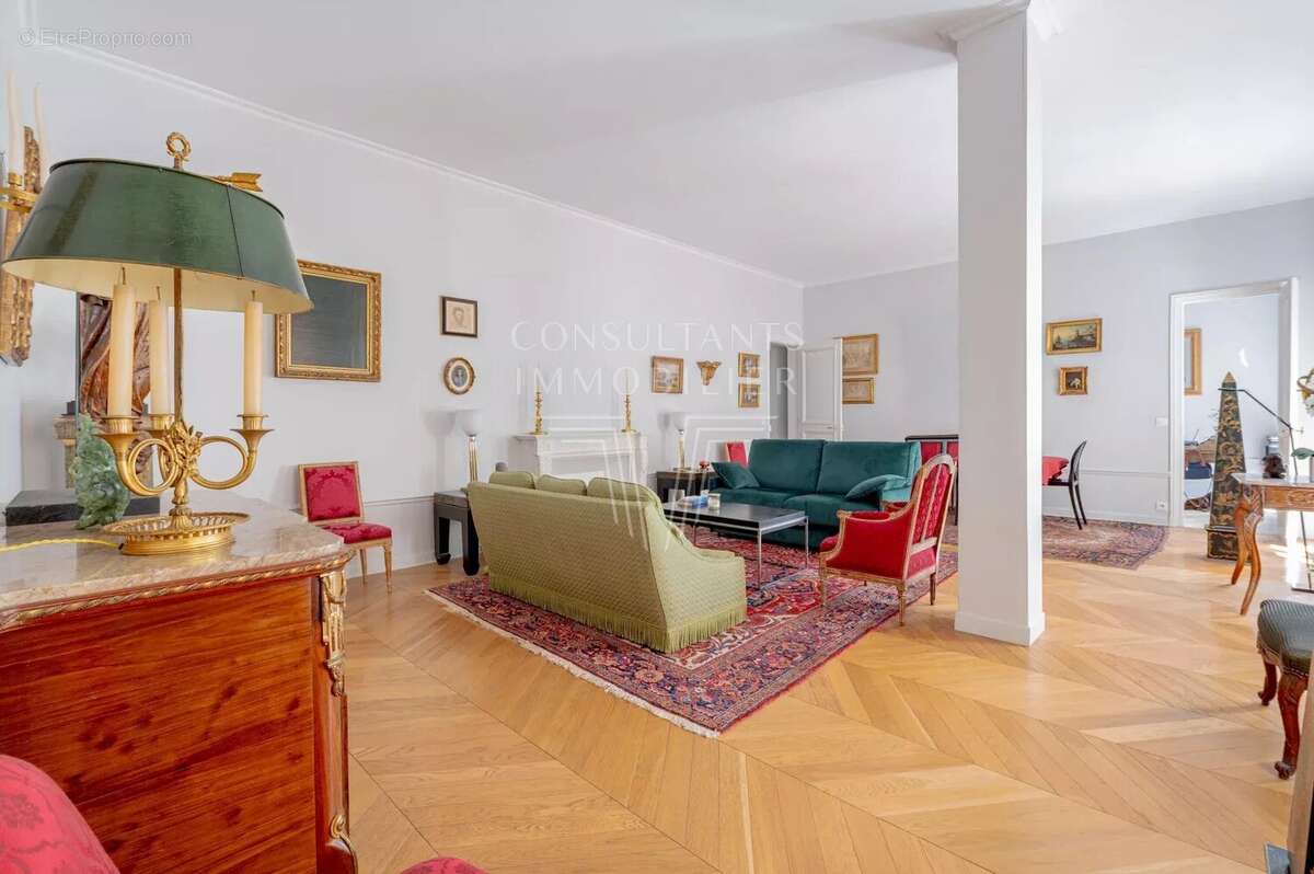 Plaine Monceau. Superbes volumes - photo 2