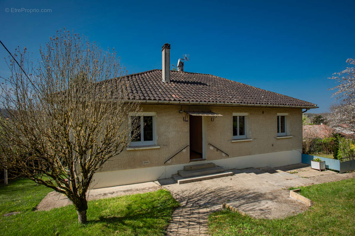 Maison  5 pièce(s) 98 m2 plein pied, 3ch, grande sous sol, jardin 1977M2 - photo 3
