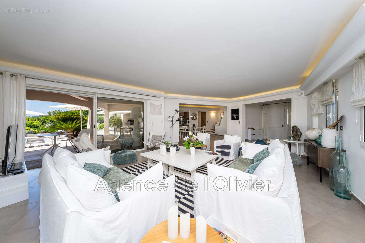 Maison 225 m² à Valbonne  - photo 8