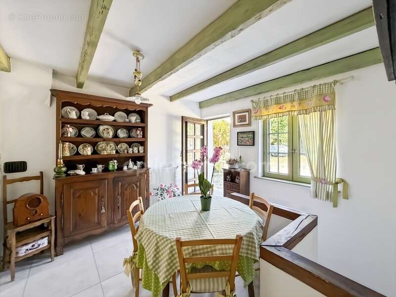 CHAMPIGNEULLES – Maison de caractère avec jardin, au calme et proche de toutes les commodités - photo 9