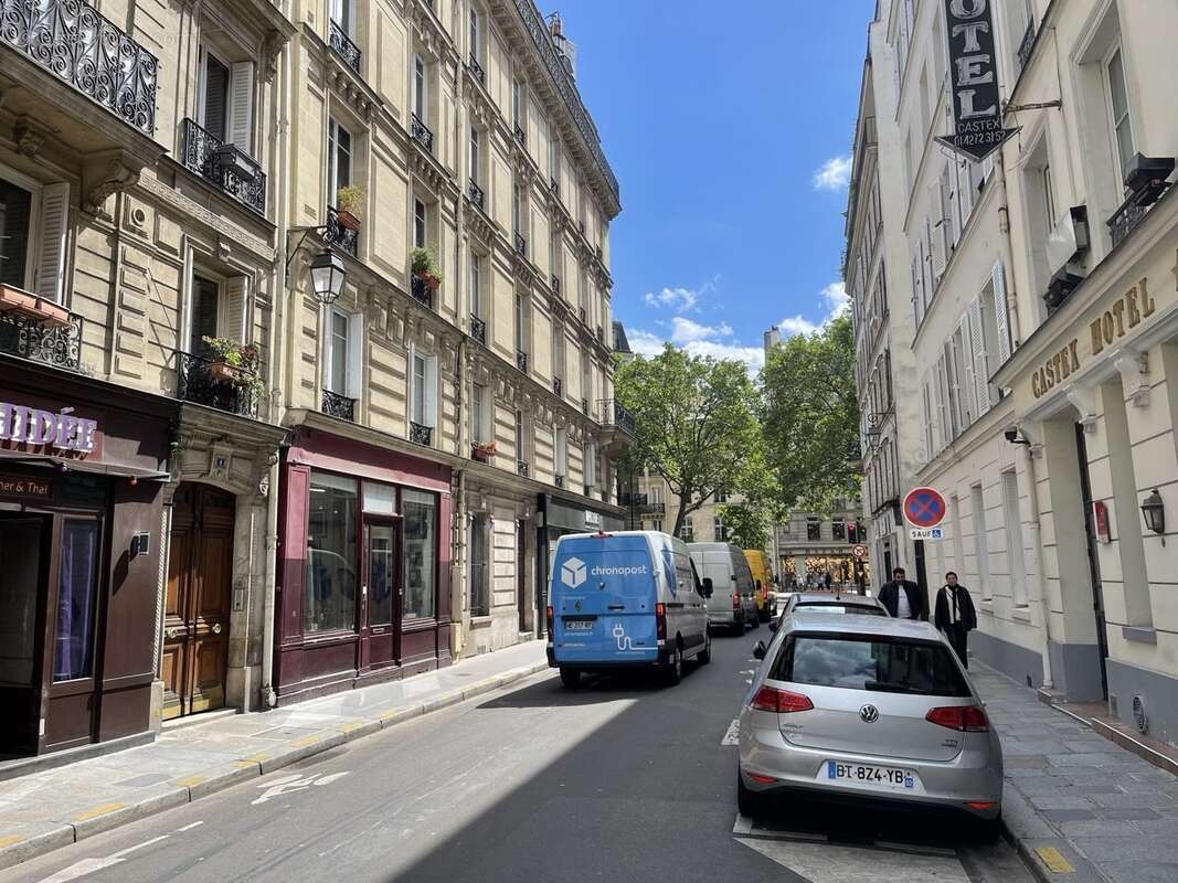 Autre à PARIS-4E