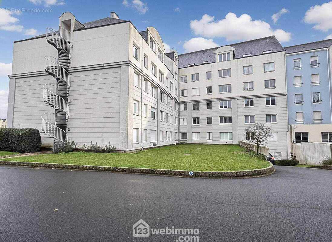 Immeuble de 1991 avec 80 appartements. - Appartement à NANTES