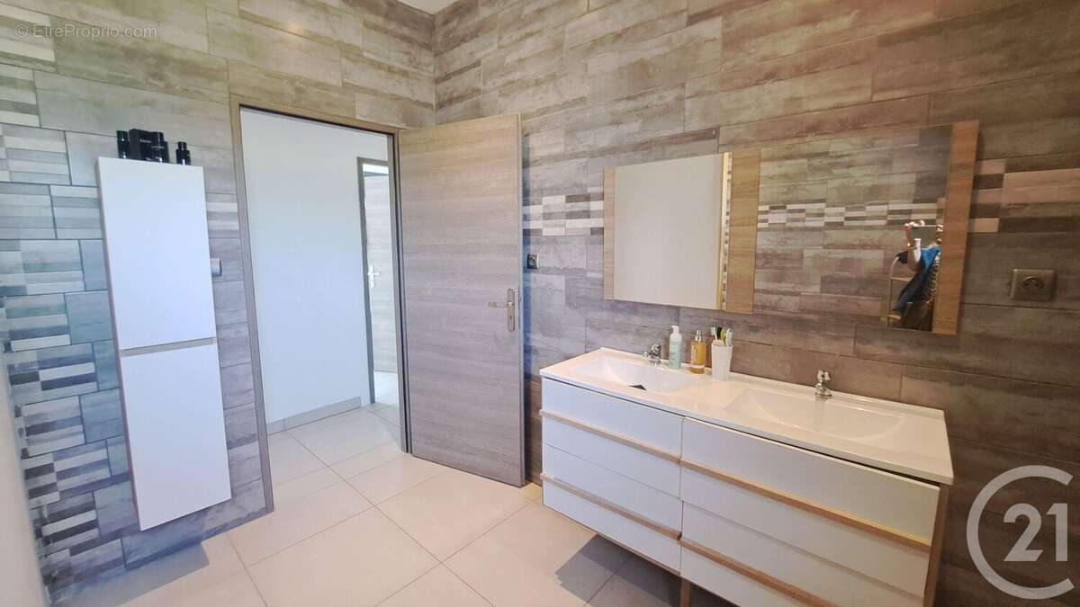 Maison à CAMPAGNE-SUR-ARIZE