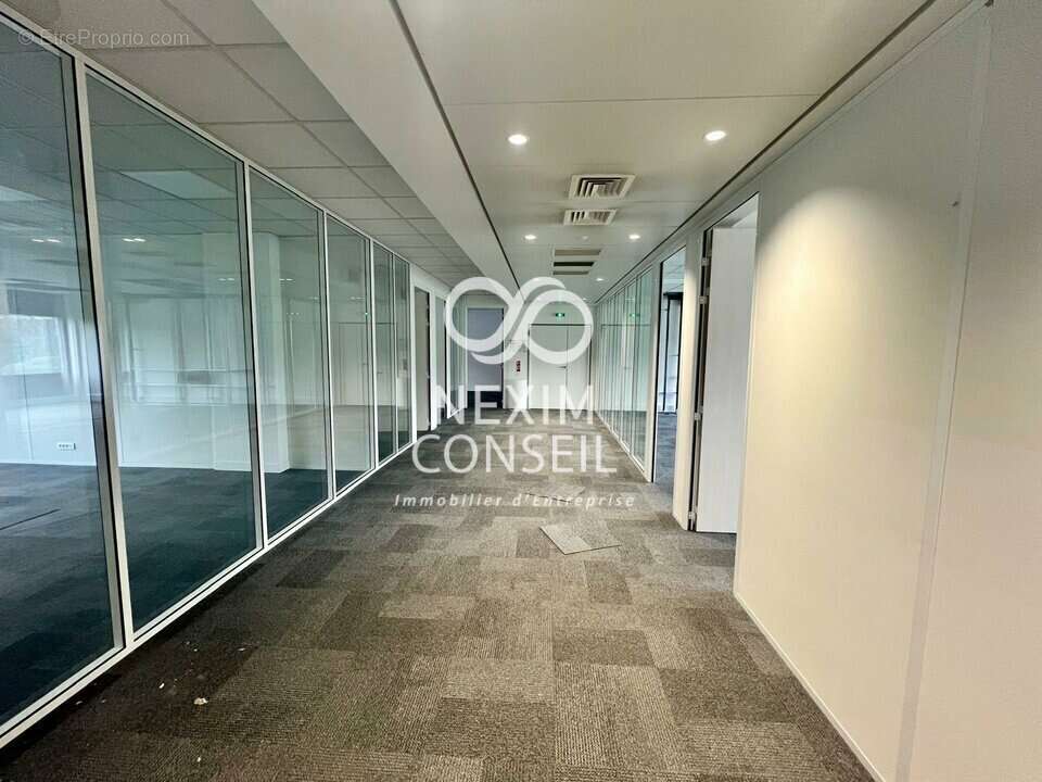 Commerce à GENNEVILLIERS