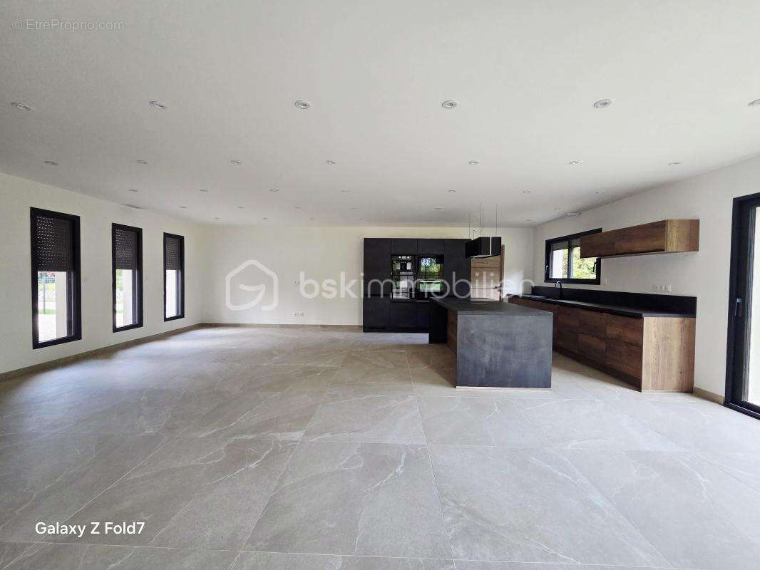 Maison à SAINT-ETIENNE-DE-TULMONT