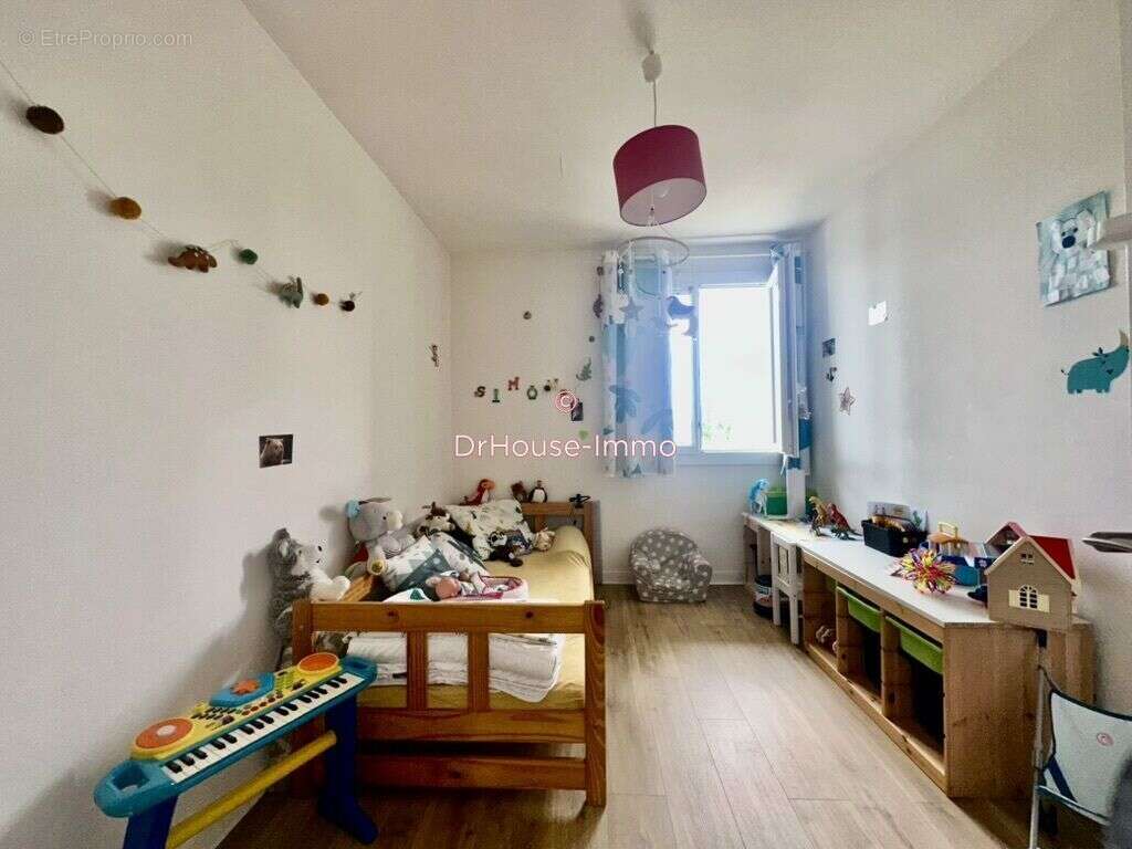 Appartement 72 m² à Talence  - photo 8