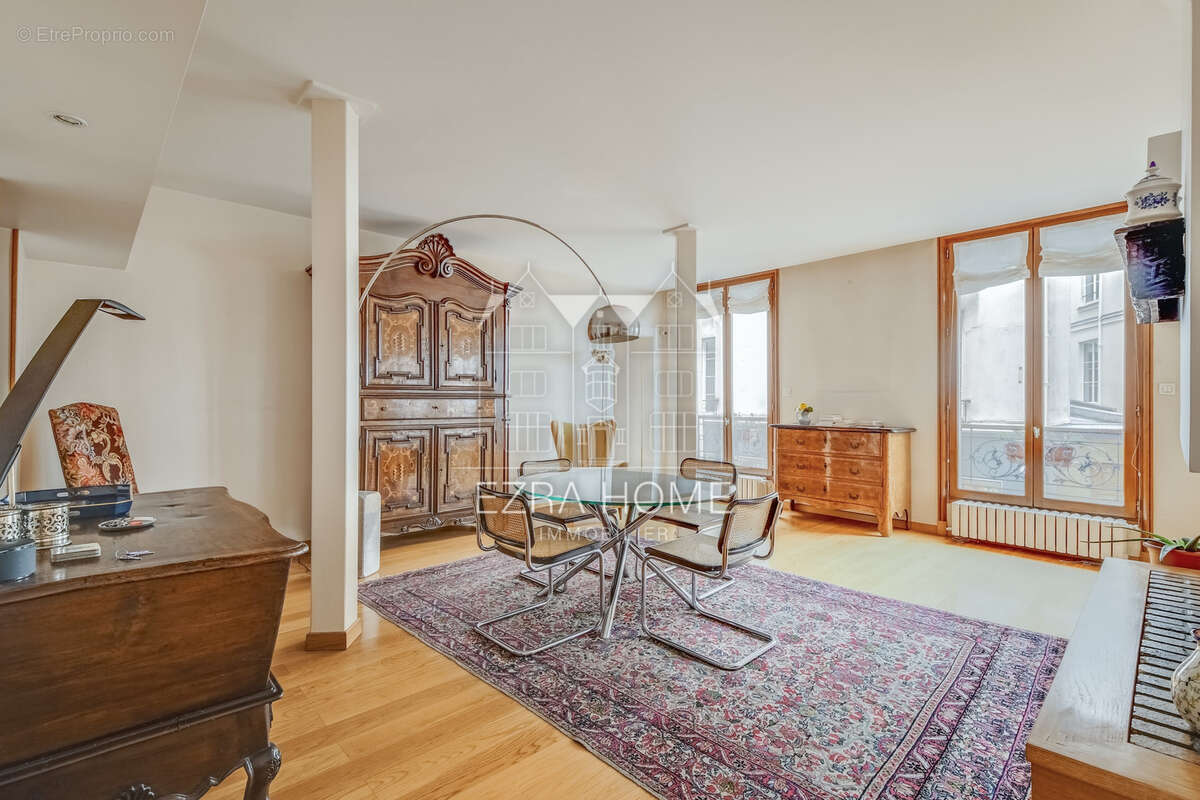 Appartement à PARIS-3E